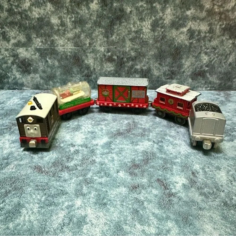 Thomas & Friends Festive Train Set with Red and Green